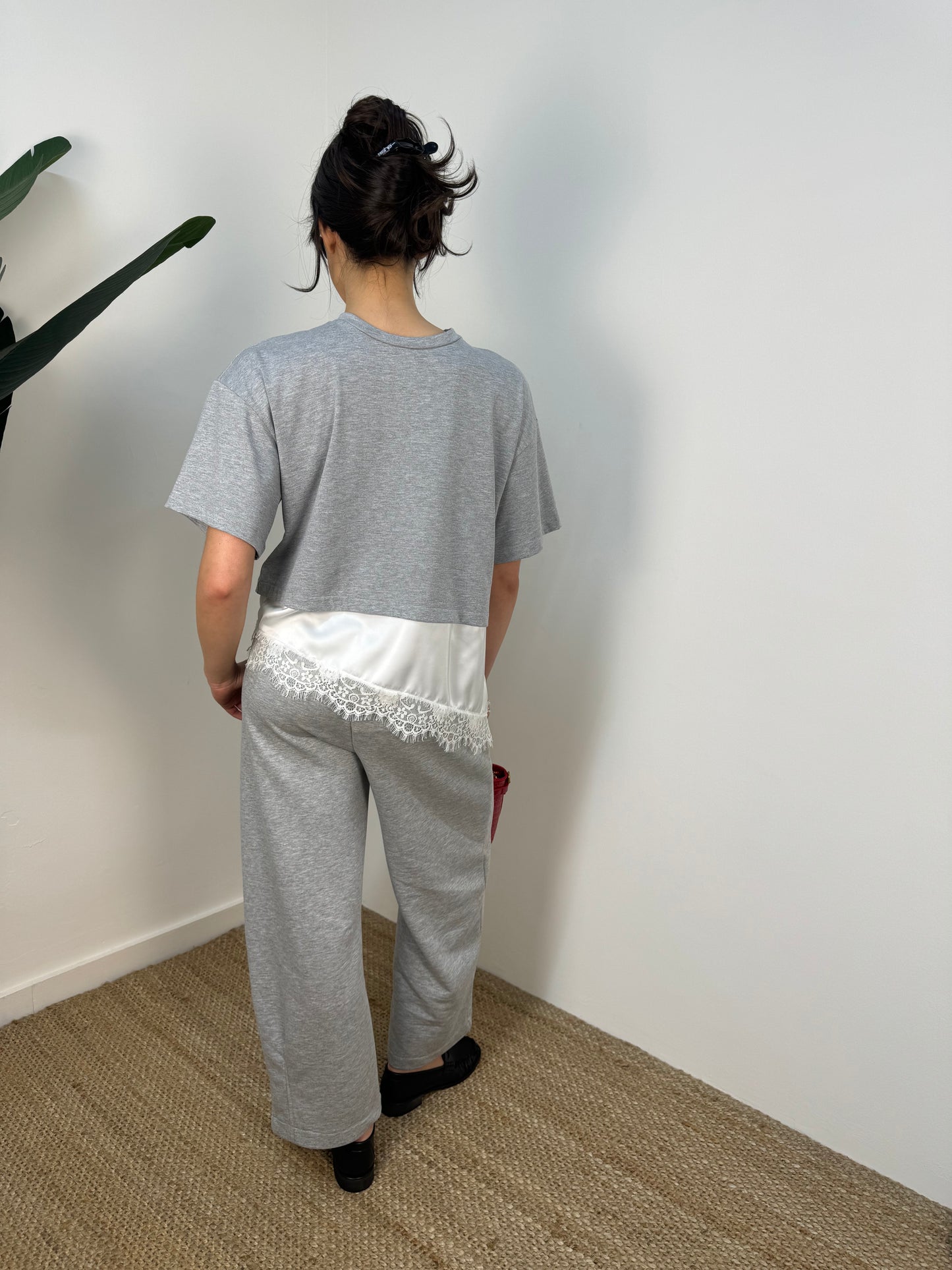 T-shirt asimmetrica con pizzo Twoway