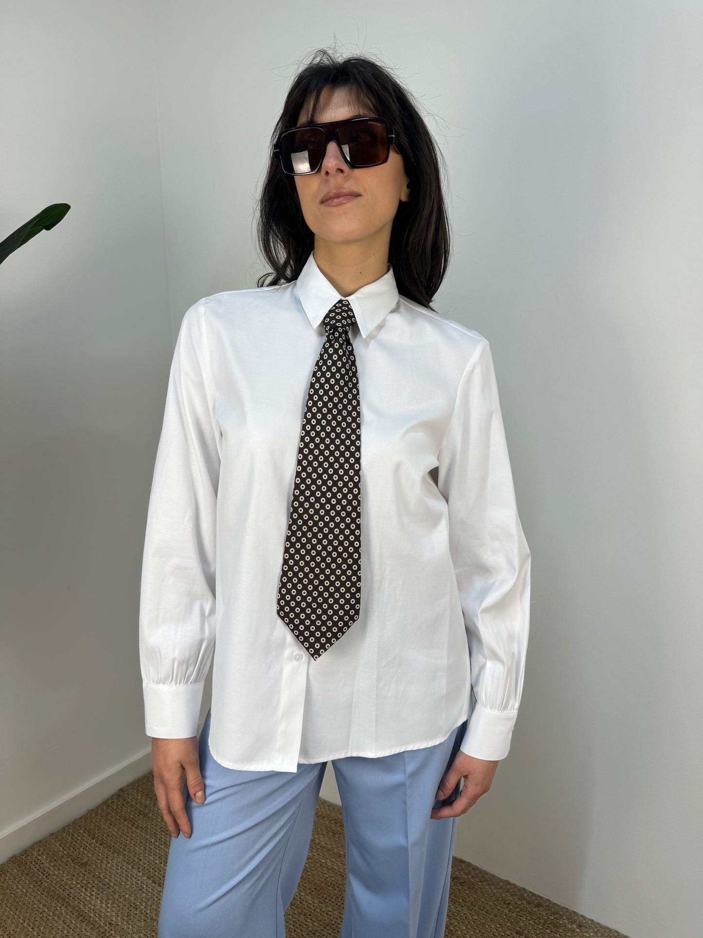 Camicia con cravatta eiki